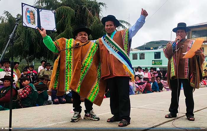 Comunidad de Kishuará reconoce a gerente de Radio Titanka por su aporte a la vigencia del runa simi